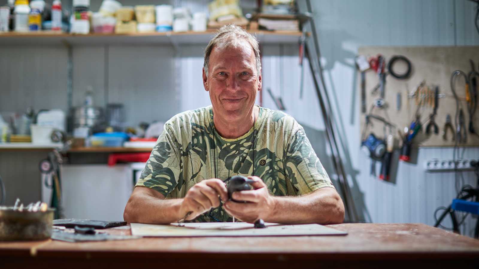 Leo gaat beeldhouwen